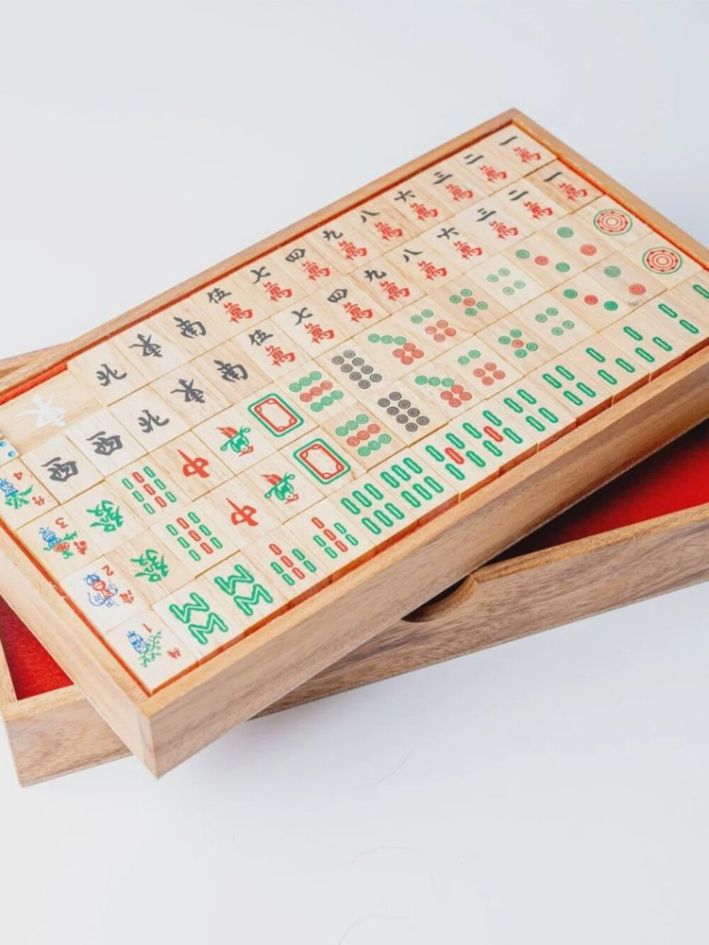 Modern Mahjong Mango Wood Board Game Set, Chinese Version Mahjong